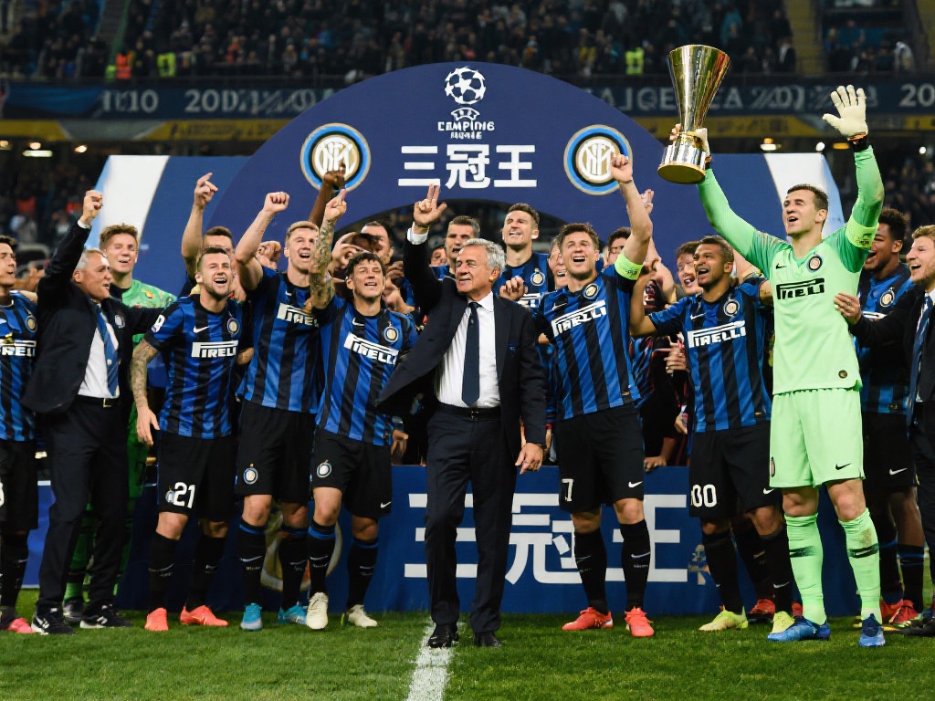 意甲收官战!国米2-0科莫冲冠梦碎,欧冠成救赎 以2010年的欧冠夺冠为例,国米在穆里尼